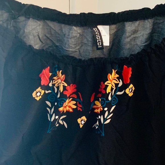 Off the shoulders floral blouse - Picture 2 of 3